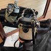 Minimalistická crossbody taška s barevnými bloky: Dámská válcová kabelka na podzim/zimu 2025 - Pokročilá, módní, všestranná