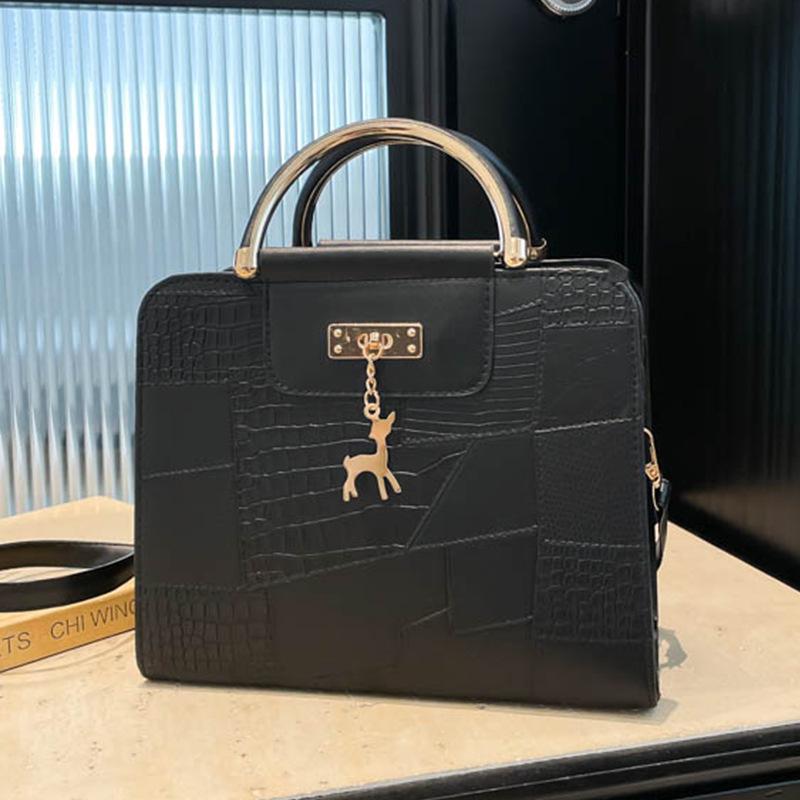 

Простая повседневная сумка 2025 года, новая модная сумка через плечо, персонализированная, с модной текстурой, сумка-мессенджер чёрный