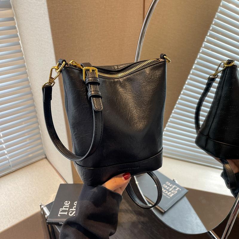 Casual Bag New Versatile Shoulder Bag Fashion Messenger Bag Women