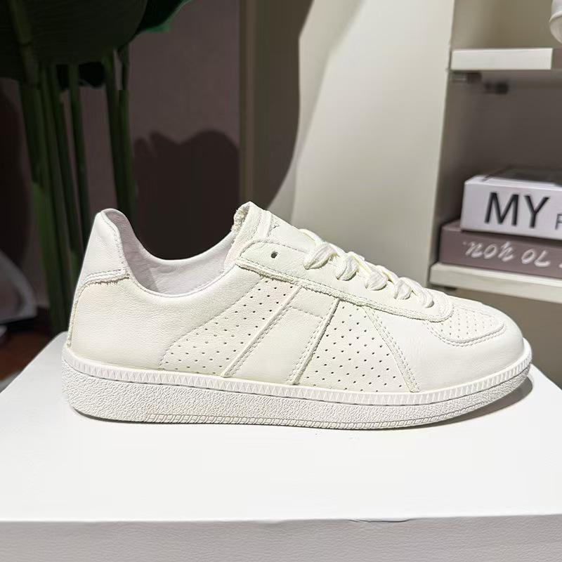 

Women s White Lace-Up Sneakers: Breathable Cowhide, Flat Heel, Versatile for Spring & Autumn, Casual Board Shoes, Plus Sizes Available. 41
