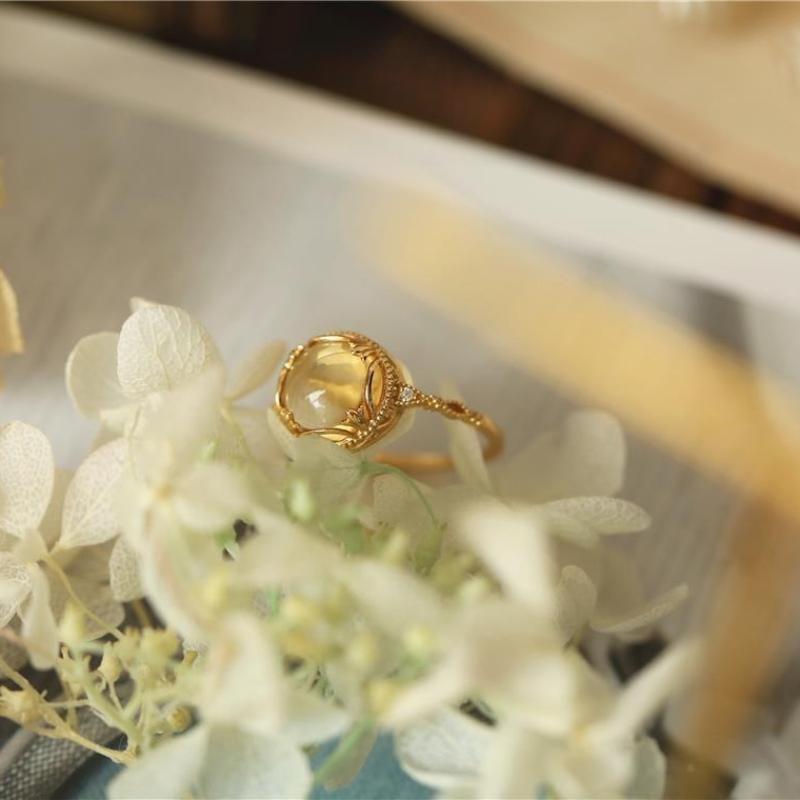 Simple Lace Patterned Natural Egg Yolk Crystal Versatile Ring
