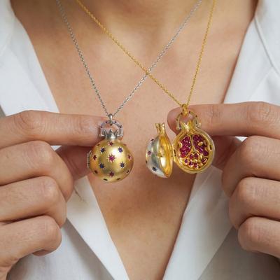 Retro Pomegranate Can Be Opened And Closed Pendant Shape Personalized Star Copper Color Retention Electroplating Necklace Gift