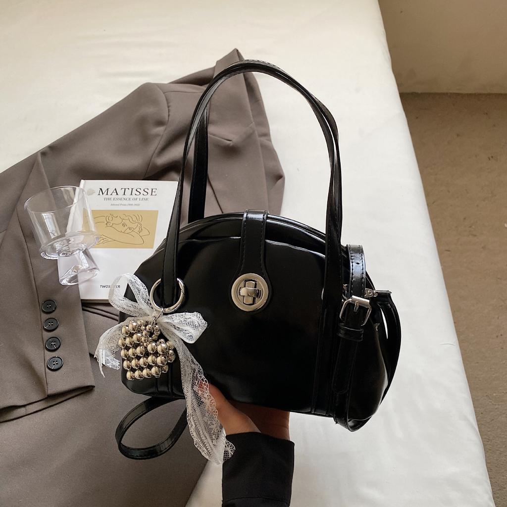 Spring and Summer Portable Dumpling Bag Women's 2025 New Niche Design High-end Fashion Versatile Messenger Saddle Bag