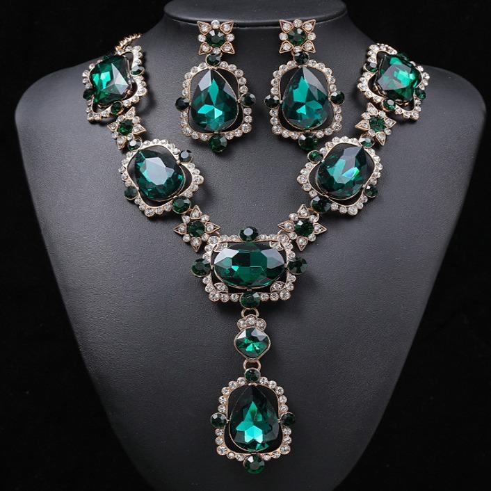 European and American New Exaggerated Retro Necklace Set Oversized Personalized Collarbone Chain Female Alloy Inlaid with Gemstones