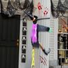Stor Kræsjende Heks Inn i Tre Halloween Dekorasjon Ute Flygende Heks Treffer Tre Rekvisitt for Utendørs Gård Hage Plen Veranda Dekor