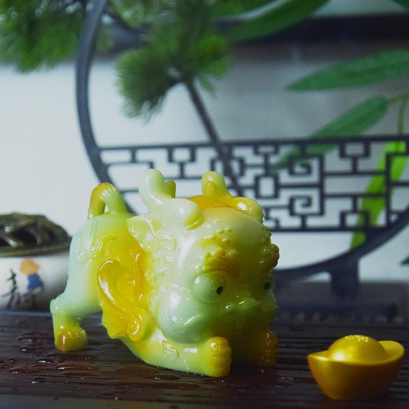 Color-Changing Pixiu Tea Pet with Gold Ingot - Tea Table Decoration & Kung Fu Tea Set Accessory