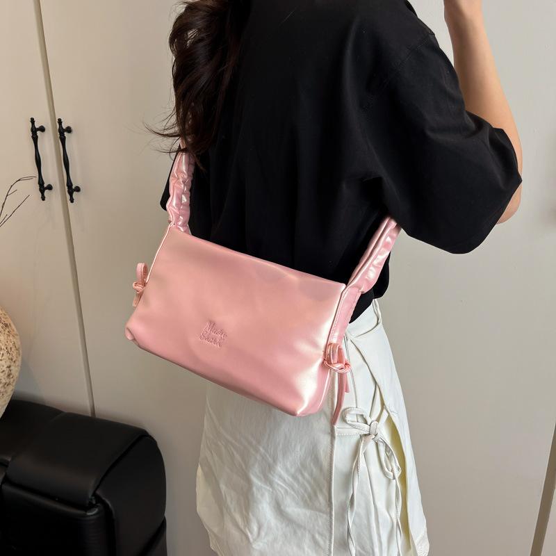 Large capacity bag women's summer 2025 new niche design pleated shoulder messenger bag casual commuter bucket bag