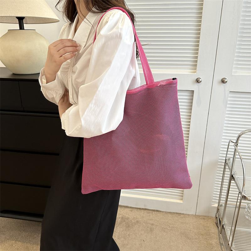 Fashionable Women's Tote Bag With Stylish Design And Spacious Capacity For Daily Use