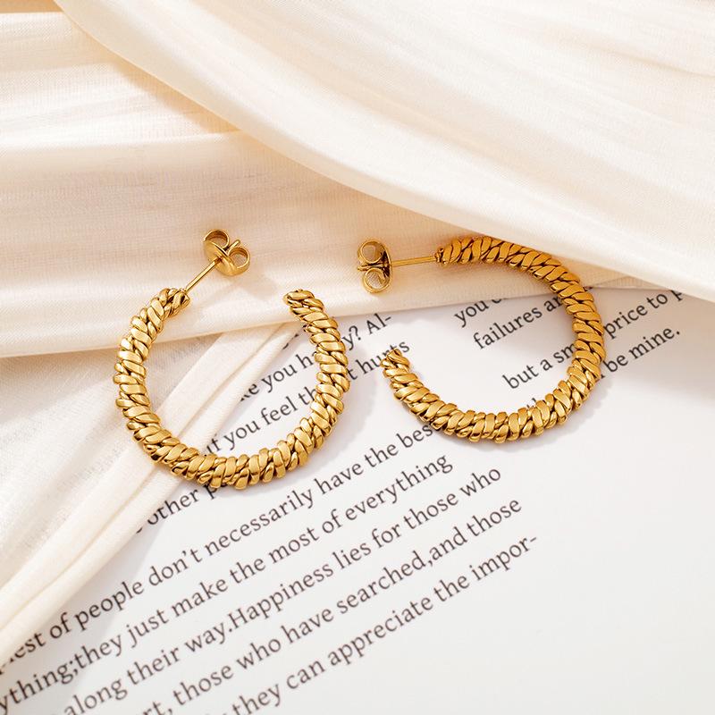 18K Gold-Plated European Titanium Twist Earrings: Fashionable, Versatile, Light Luxury Design