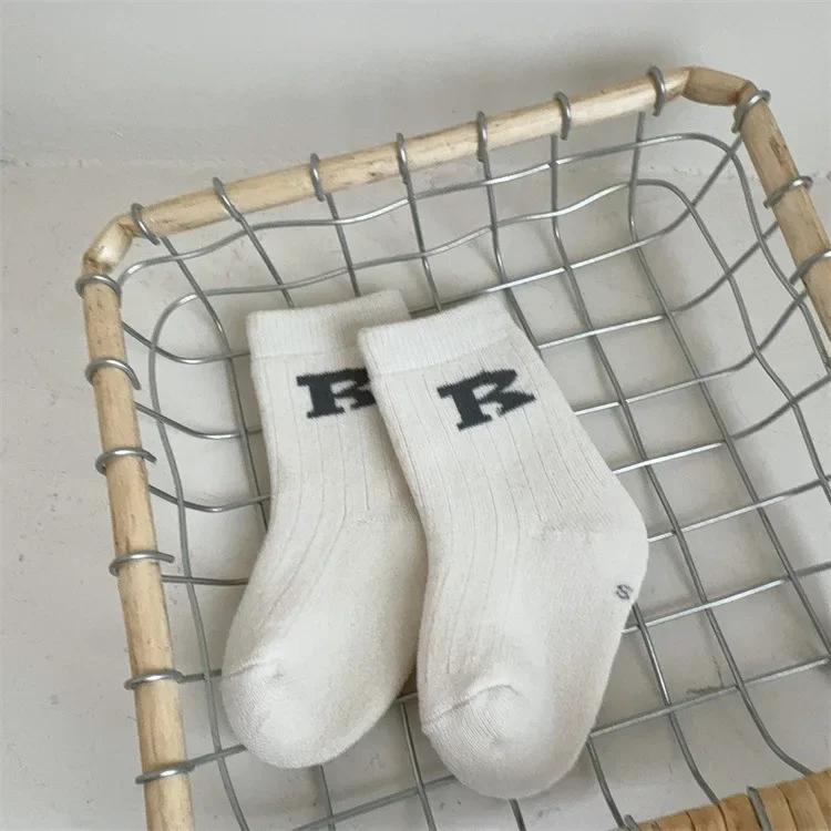 

Спортивные бежево-серые носки для мальчиков, модные полосатые носки с буквой R для малышей, весна-осень, мягкие махровые носки L