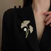 Retro Elegant Ginkgo Leaf Faux Pearl Brosjer for kvinner Temperament Enkel og allsidig brosje Blomster Brosjer Pin Party Bryllup Smykker Gave