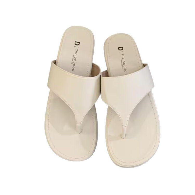 Flat-bottomed Flip-flops for Women's Outer Wear 2025 Spring and Summer New Vacation Travel Beach Shoes Soft-soled Feet Cold Slippers for Women