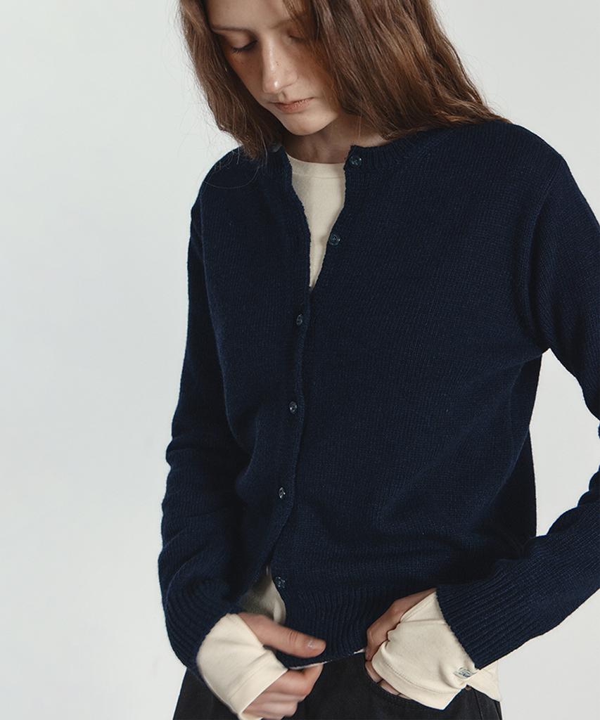 Isibchilwai Wool Round Neck Knit Cardigan (Navy)
