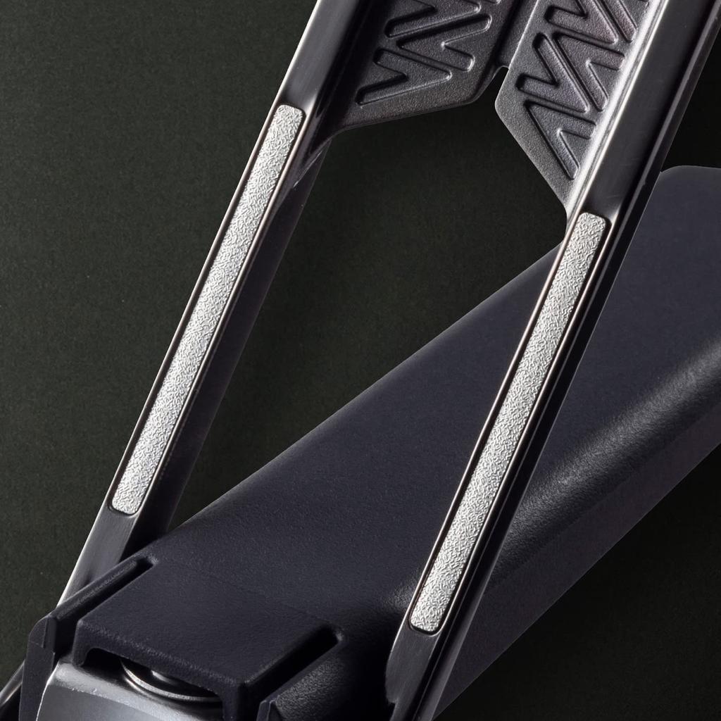 AUGER Nail Medium Revolver Corporation AUGER Nail Stainless for Hands and 1 Piece Clippers, (Kai Clippers, Medium, Steel, Men's Feet) (x 1)