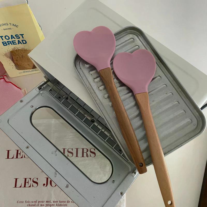 Valentine's Day Gift Set: Heart-Shaped Silicone Spatula with Wooden Handle, Non-Scratch & Easy Clean for Baking Lovers