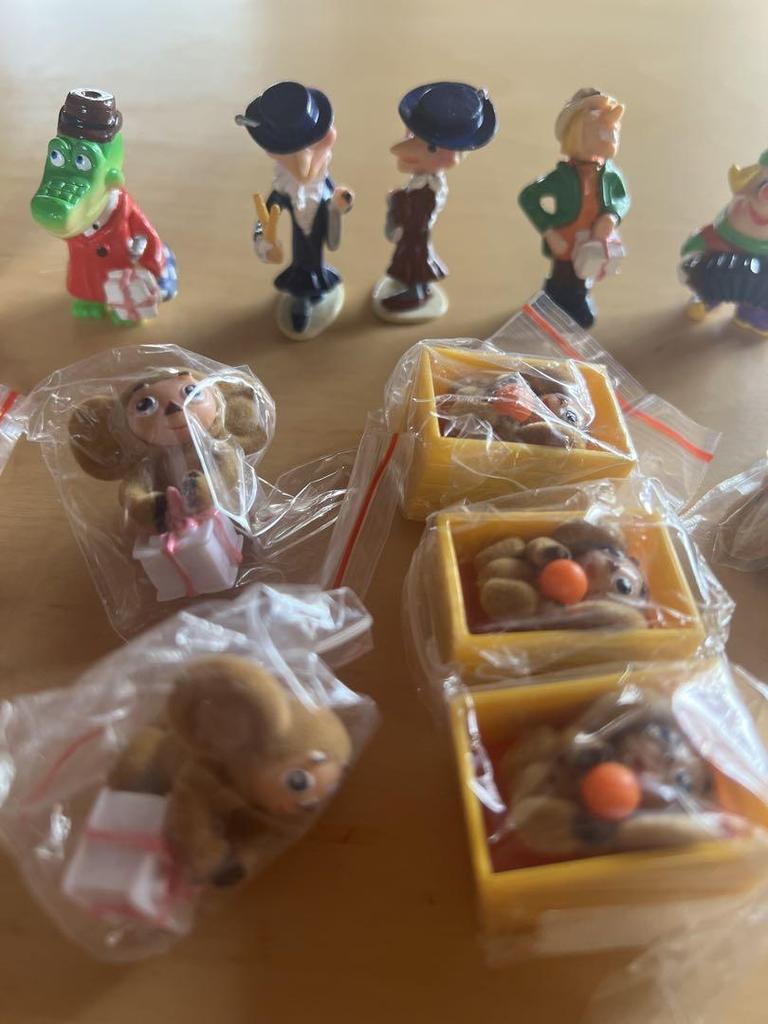 [USED] Kinder Surprise Cheburashka Not available in Japan