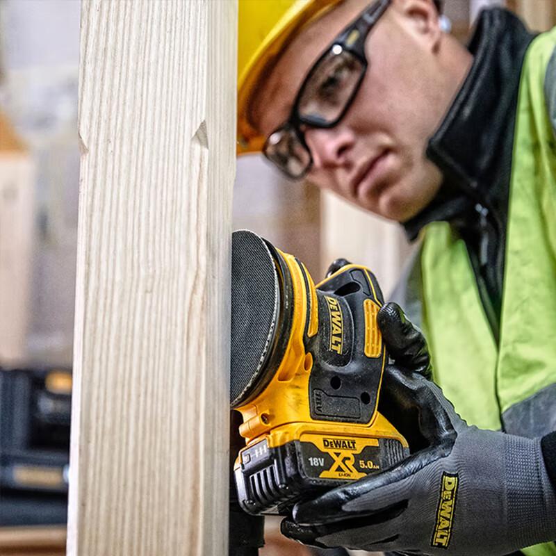 DEWALT Random Orbital Sander CN plug (adapter included)