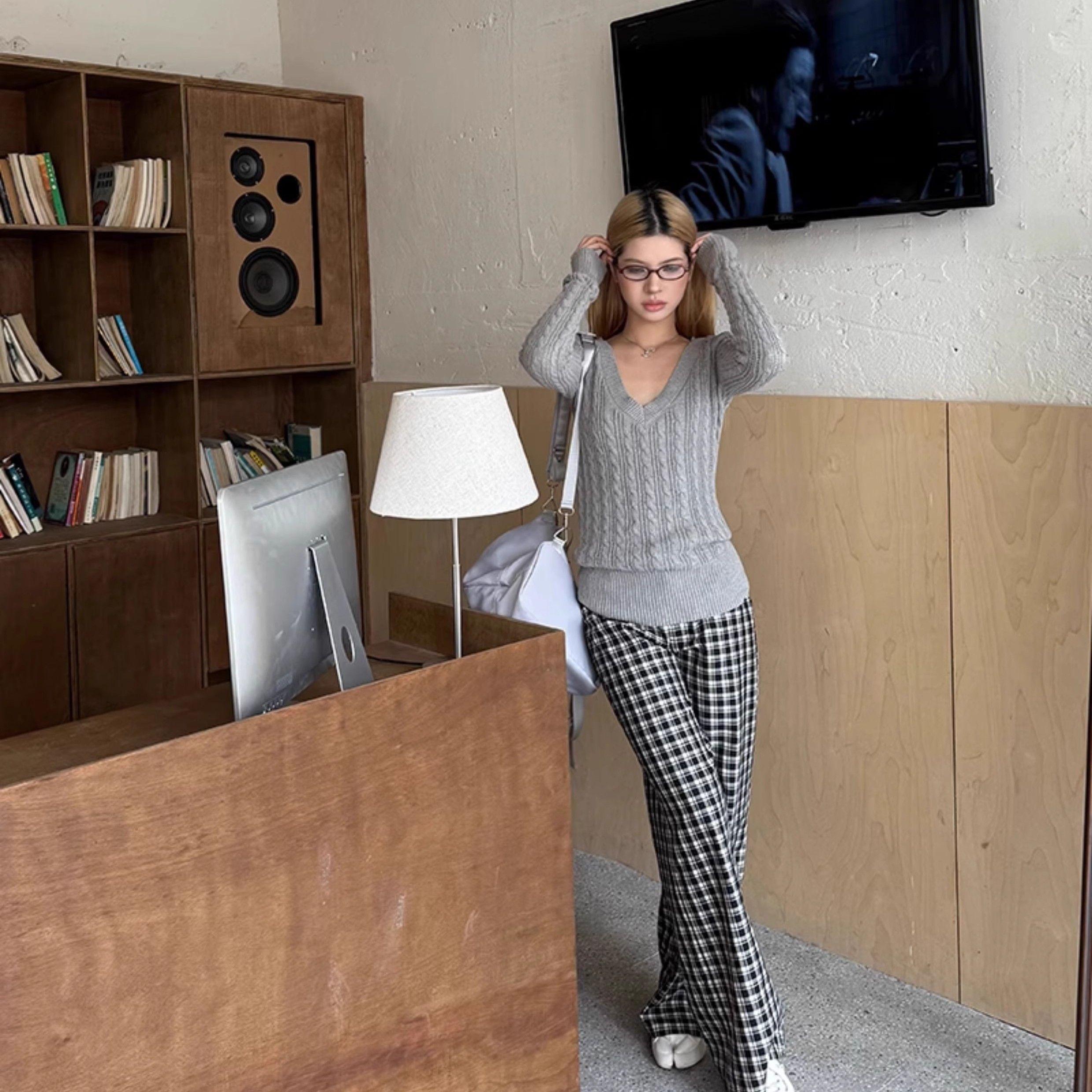 

VAYLA Y2k Смугастий светр з V-подібним вирізом Вінтажний трикотаж Хараджуку Приталені пуловери Трикотаж у корейському стилі Естетика 2000-х M