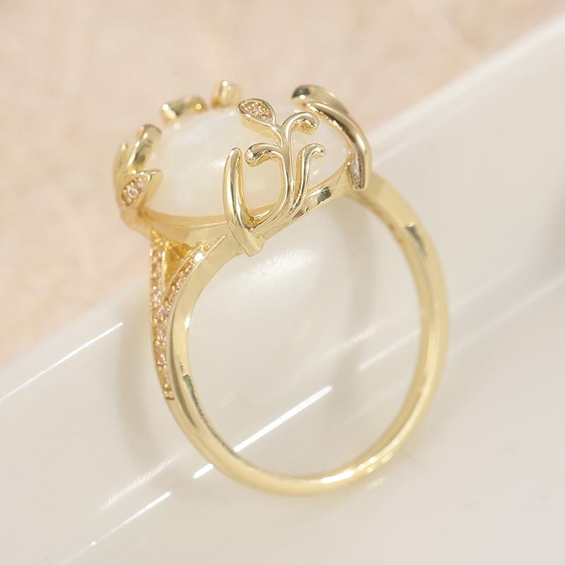 Vintage Copper Material Hand Caved Vine Wrapped Synthetic Moonstone Ring Women's Elegant Exquisite Banquet Wedding Jewelry Gifts
