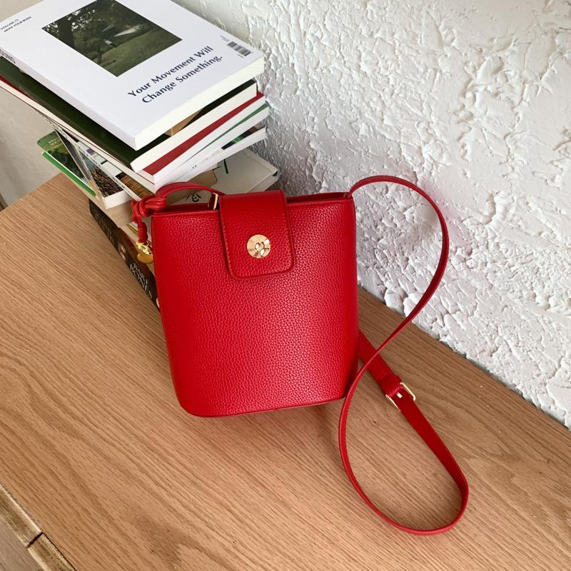 New Vertical Mobile Phone Bag Niche Shoulder Bag Soft Leather Crossbody Small Bucket Bag