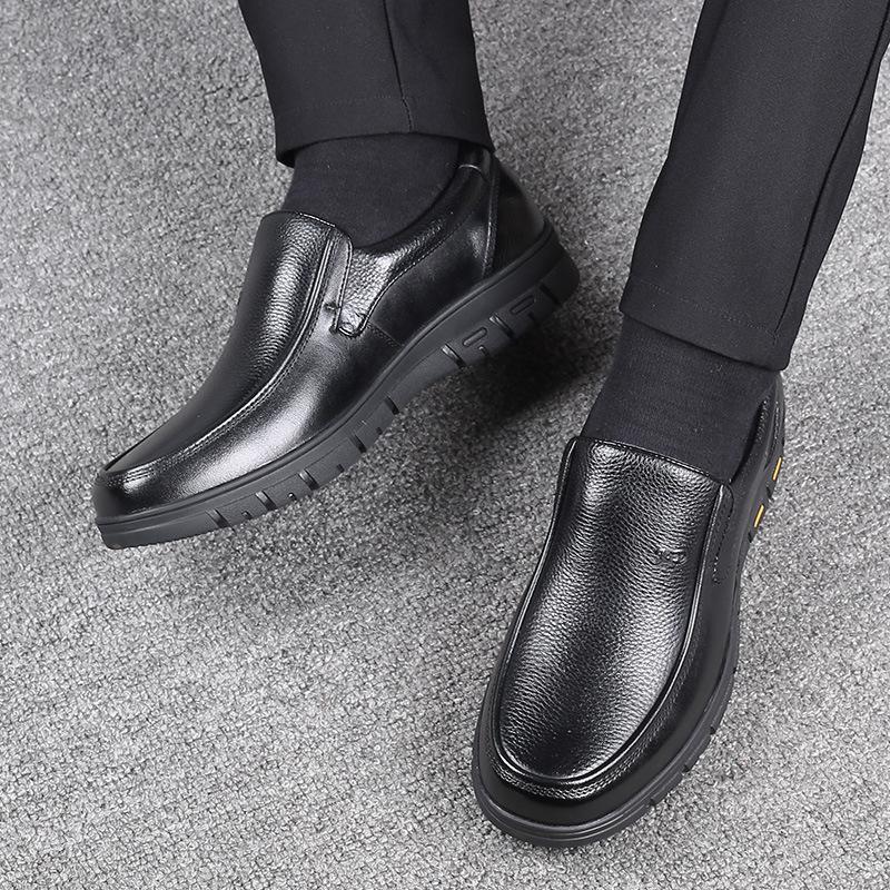Fashion New High Quality Soft Cow Leather Men's Shoes Man Brown Business Dress Shoes Classic Round Toe Moccasins Zapatos Hombre
