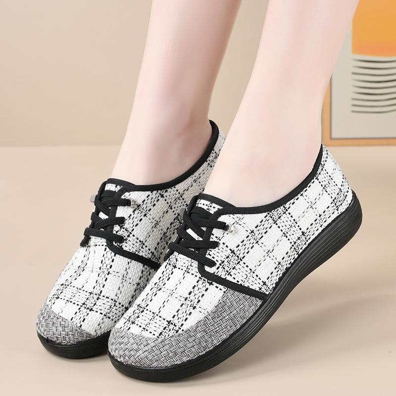 Spring new old Beijing cloth shoes women's flat-bottomed breathable single shoes one-pedal women's shoes comfortable casual mother shoes
