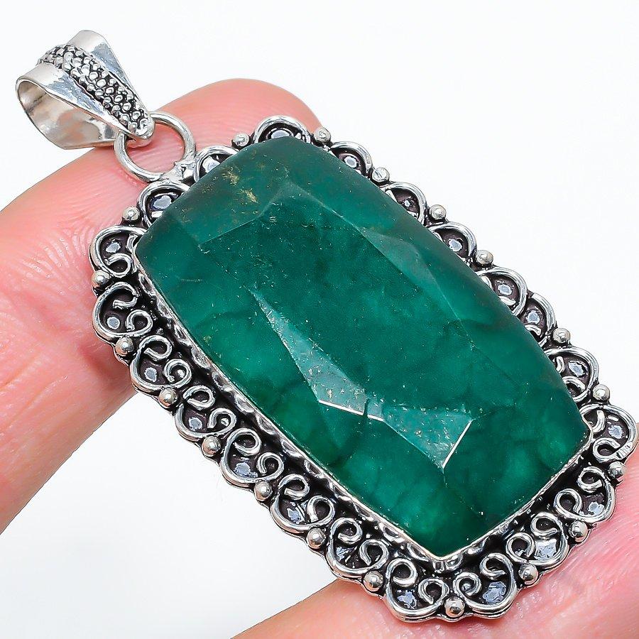 

Emerald(Simulated) Gemstone Handmade Ethnic Jewelry Pendant 2.40 VR-1959