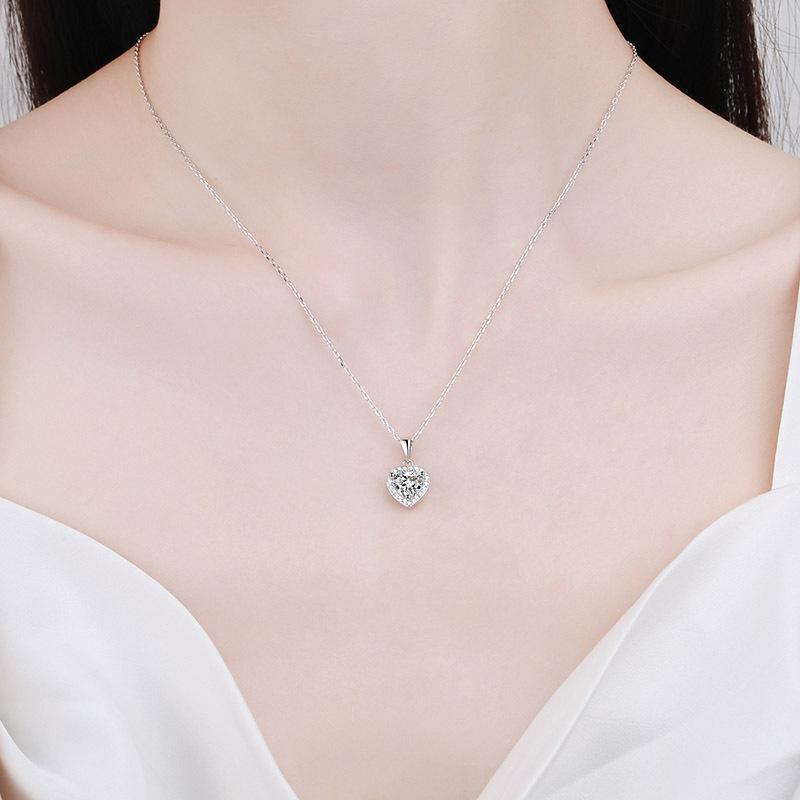 6.5mm Heart Cut Halo Moissanite Pendant Necklace S925 Sterling Silver For Women