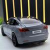 Tesla Model 3 1:Model auta na setrvačník, 24. měřítko, kovová slitina, bílý