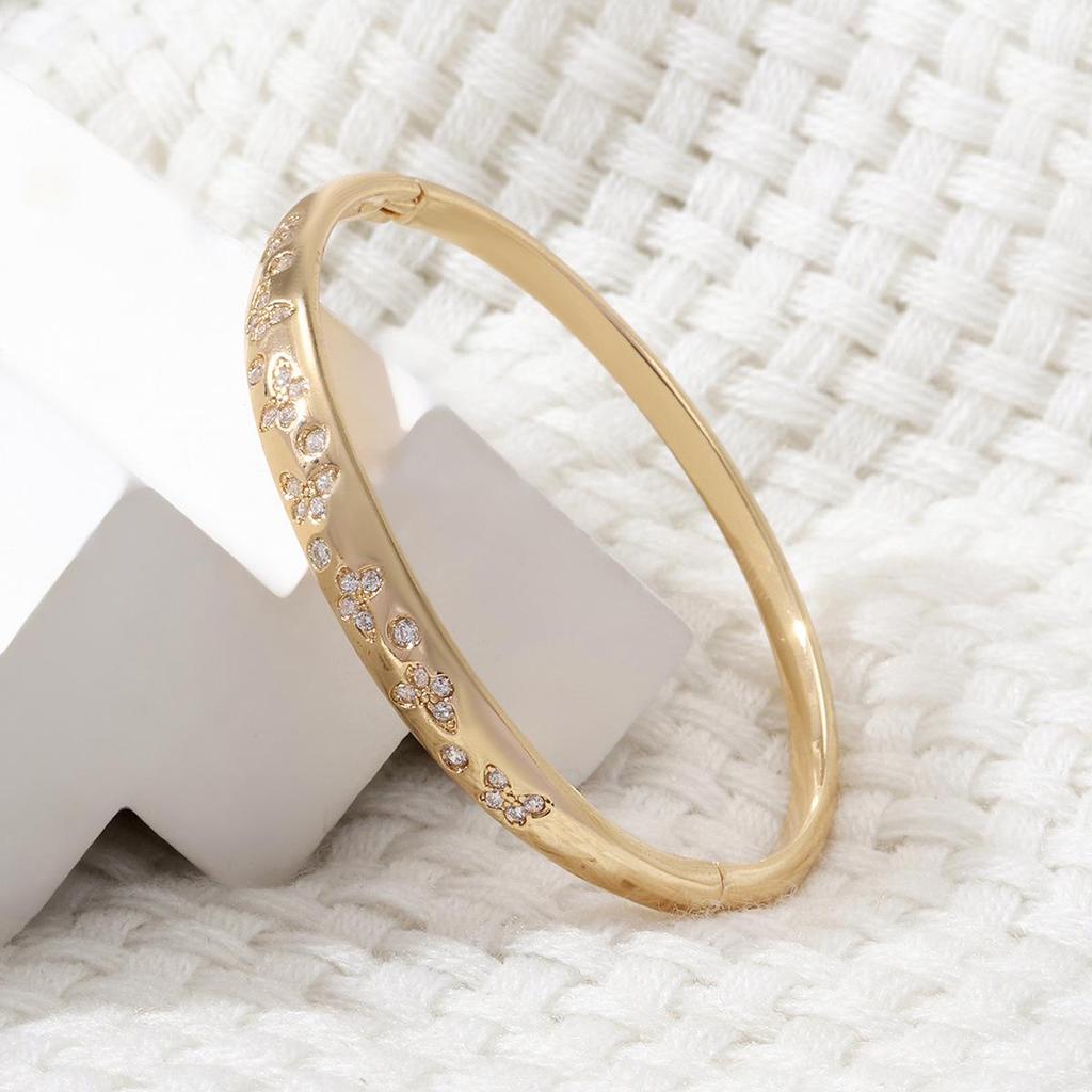 European & American Vintage Star Moon Diamond Bangle: Elegant & Versatile Light Luxury Jewelry