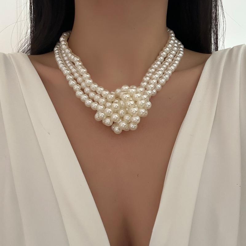 Multi-layer imitation pearl necklace, fashionable literary and retro black and white color matching jewelry, high-end women's collar