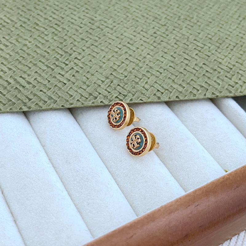 

Изысканные минималистичные круглые серьги-пусеты с эмалью и стразами