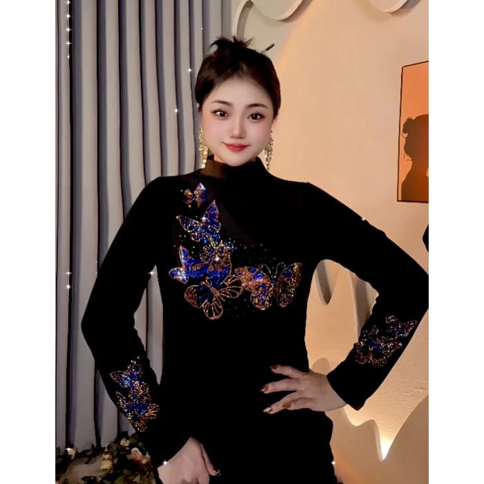 

V-Neck Thermal Velvet Long-Sleeve Top with Hot Drill Detailing - Trendy Autumn/Winter Base Layer for Women. M