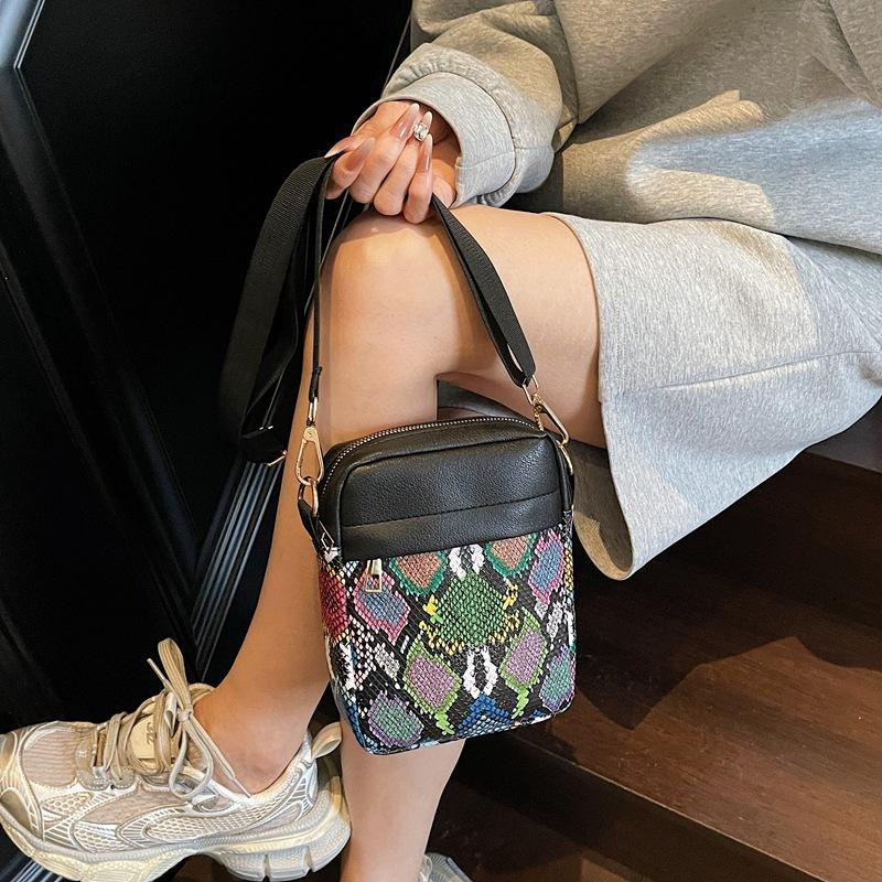 Leopard Print Crossbody Bags for Women Fashion Casual Shoulder Bag Lightweight Phone Purse Versatile Office Daily Small Bag AVE