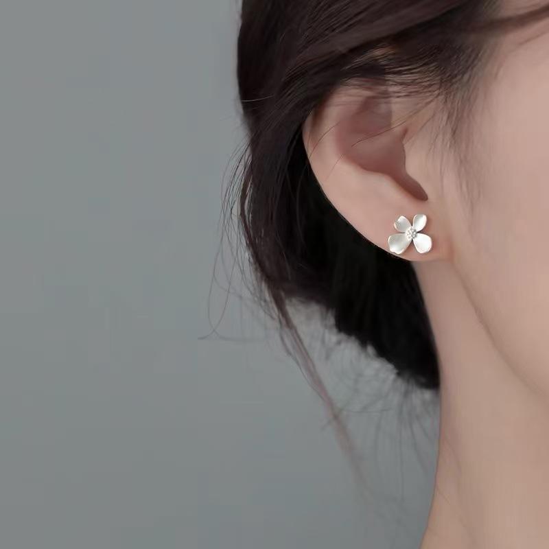 Female Niche Light Luxury Flower Earrings