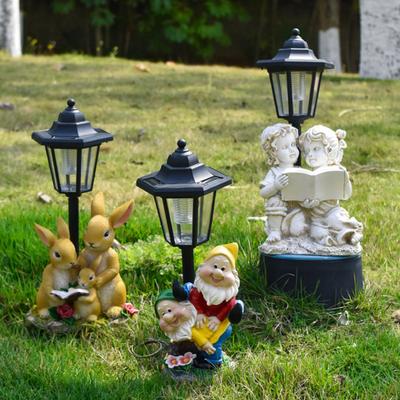 Gartenstatue mit LED-Solarleuchte Wetterfest Automatisches Aufladen Außendekoration LED-Licht