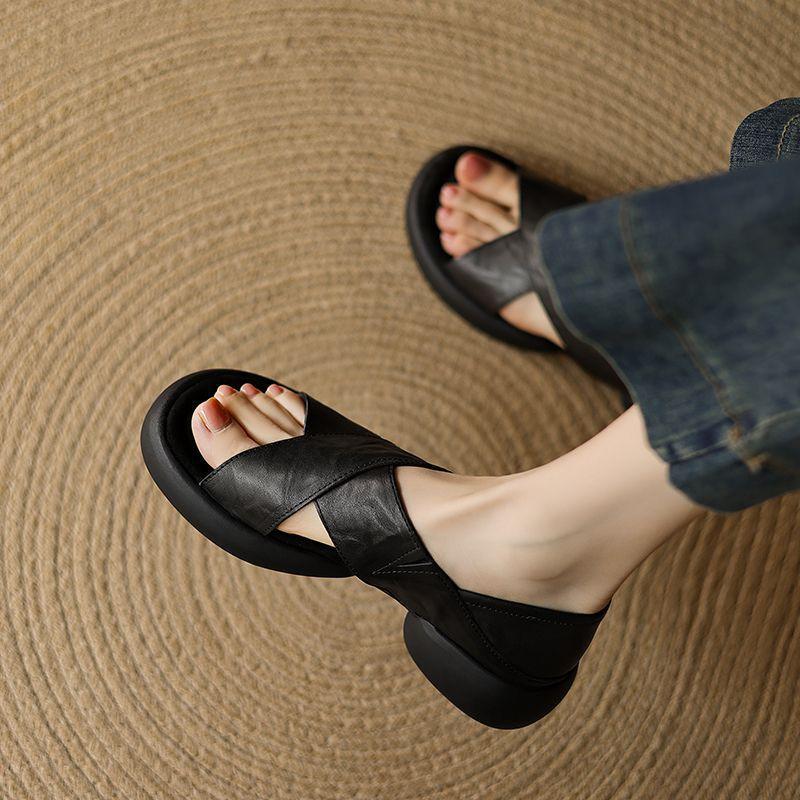 Ein Schuh und zwei Tragemöglichkeiten runde Spitze gekreuzt mit Sandalen mit offenen Zehen Sommer neu dicke Sohle lässige Sandalen bequemer Muffin-Boden