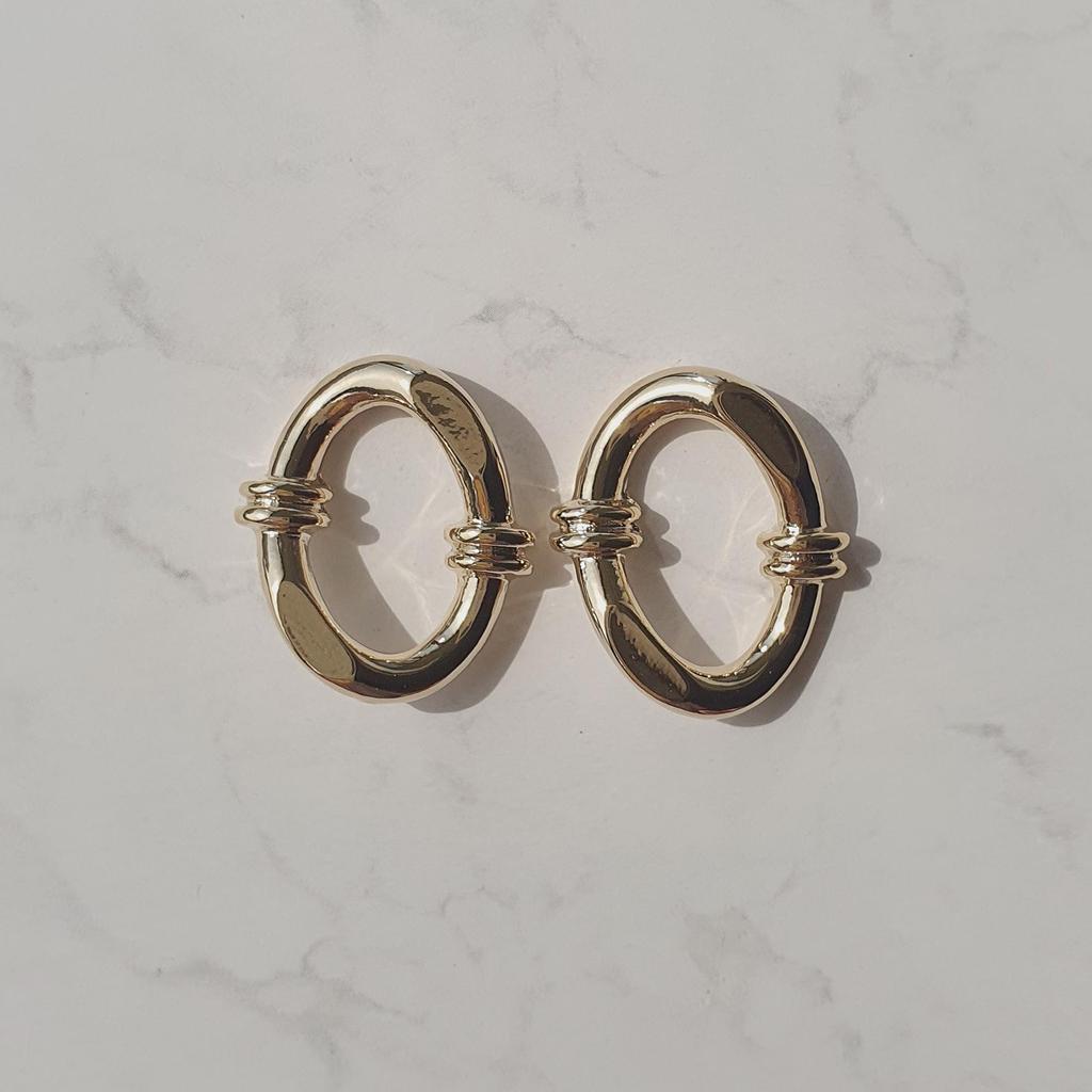Geknotete ovale Ringohrringe - Goldfarben