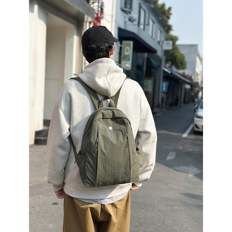 Casual and lightweight backpack New large-capacity travel backpack Student schoolbag