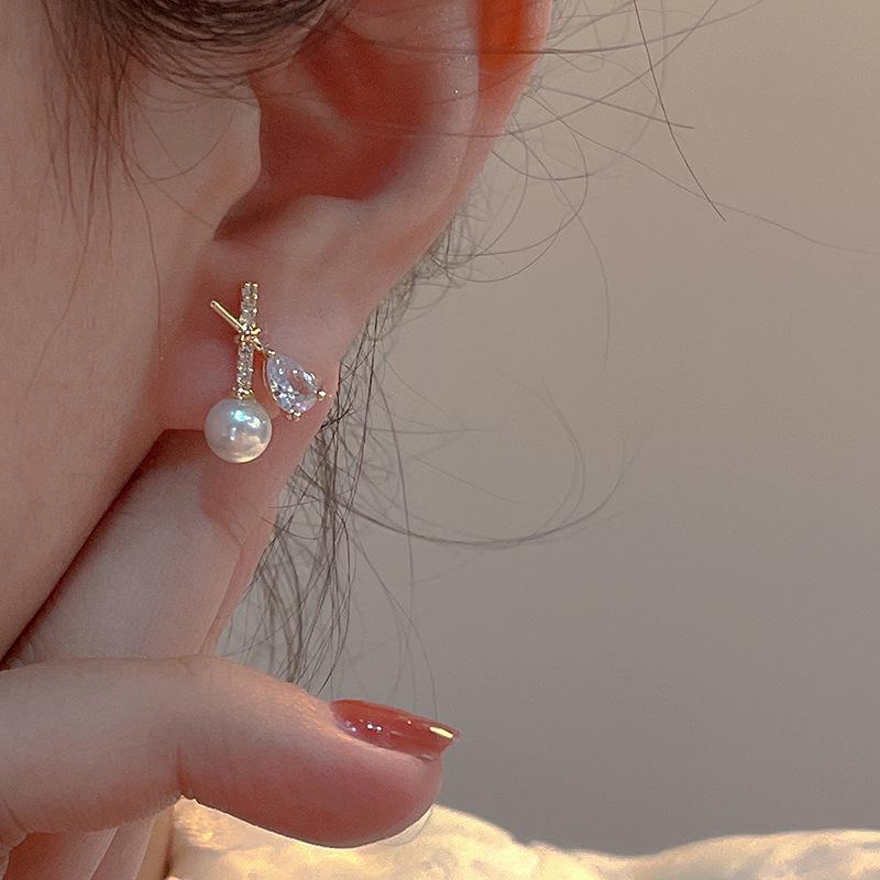 Korean Style Zircon Pearl Cross Stud Earrings for Women: Elegant, Luxurious, Versatile Design