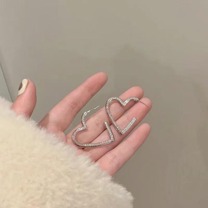 Fashion light luxury simple earrings women's silver light luxury high-end small earrings niche design trendy cool earrings