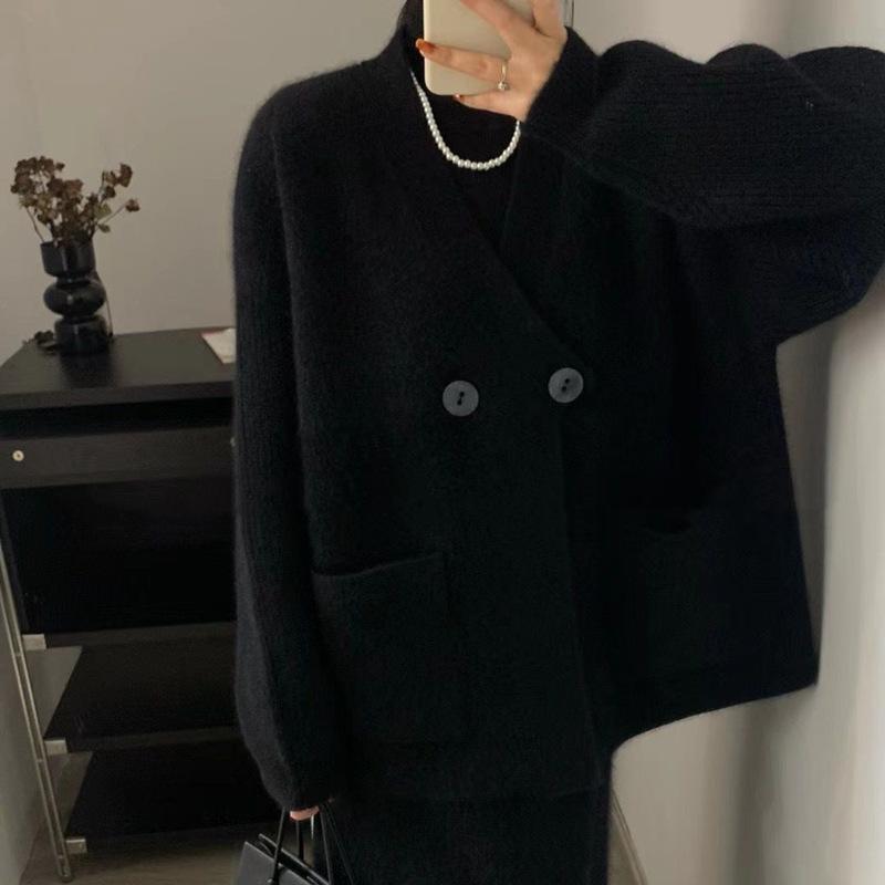 High-end and Niche Gold Coin Knitted Cardigan Design Sense, Two-button Loose Solid Color Casual Sweater Coat for Autumn and Winter