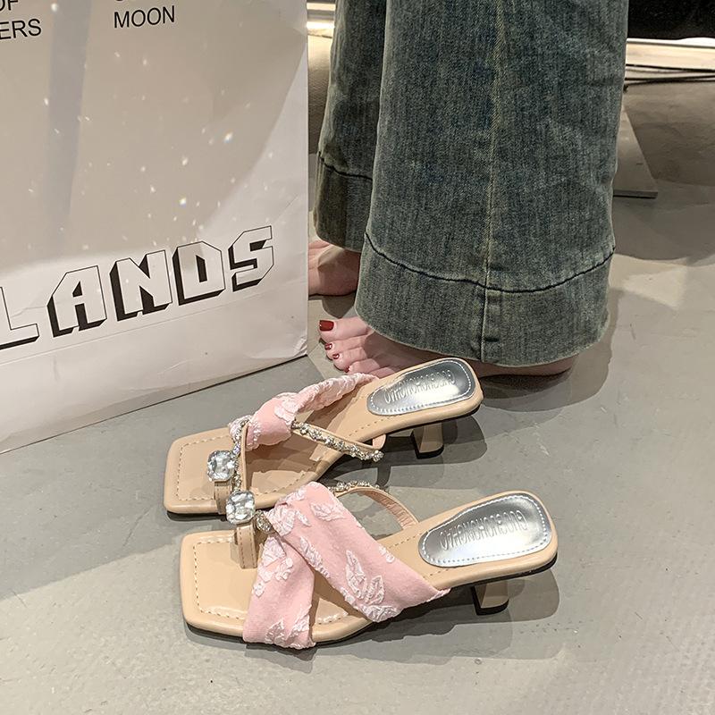 New pattern cross word with cool slippers women's summer wear flat bottom soft bottom beach home slippers women