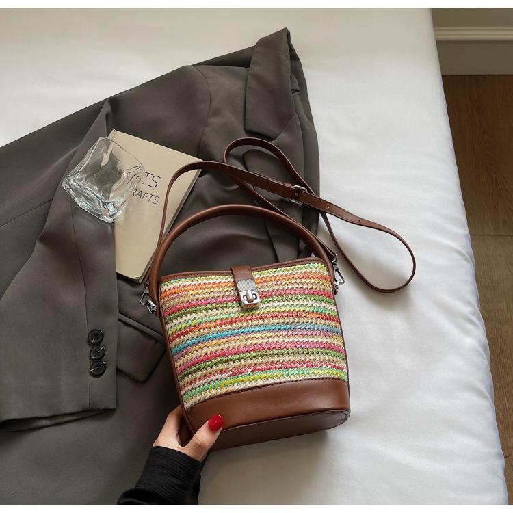 

Высококлассная французская цветная плетеная сумка модная портативная сумка-ведро 2025 нишевая этническая сумка через плечо женская