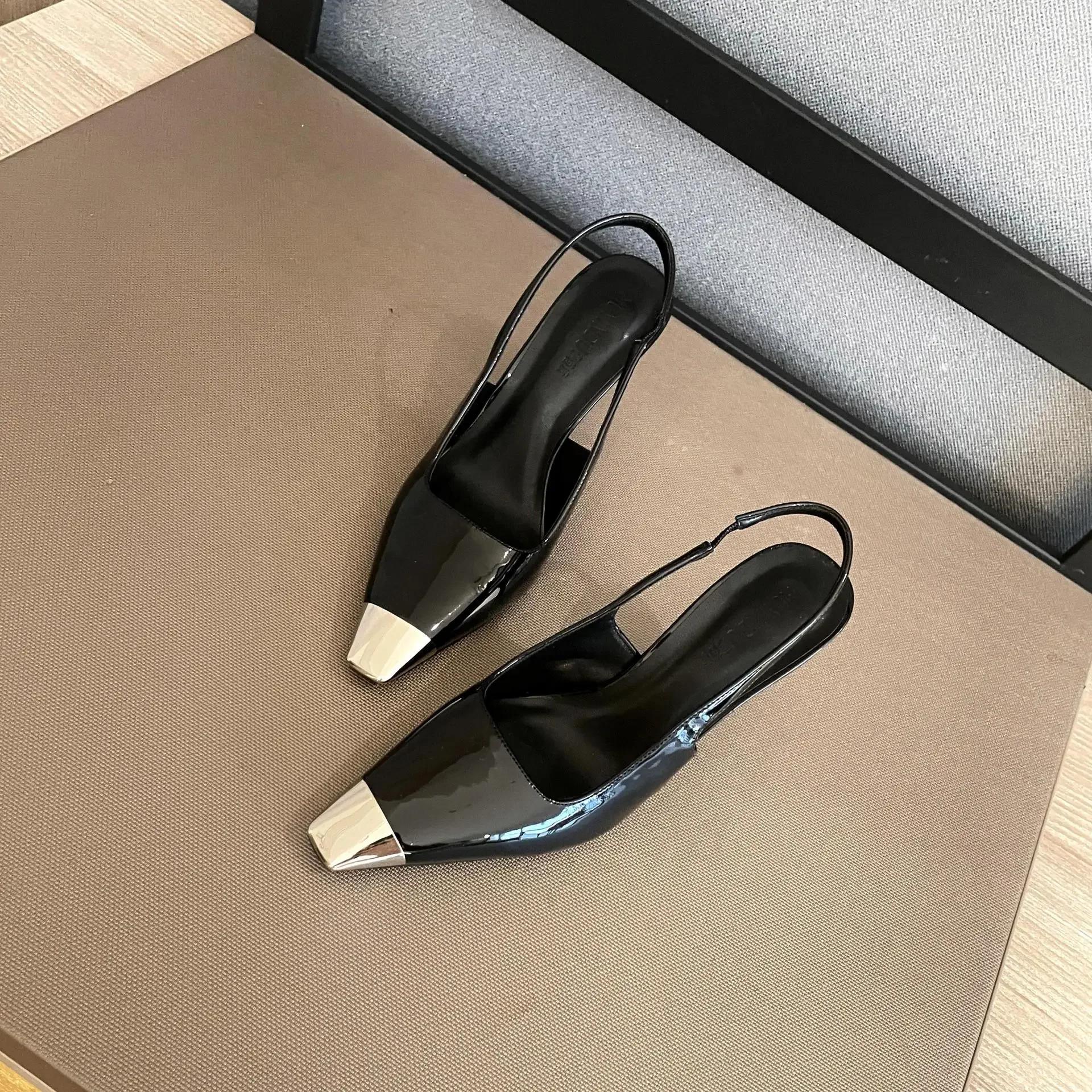 

Новые квадратные босоножки на тонком каблуке с черным обтянутым каблуком и металлическим носком. Женские одинарные туфли. 34