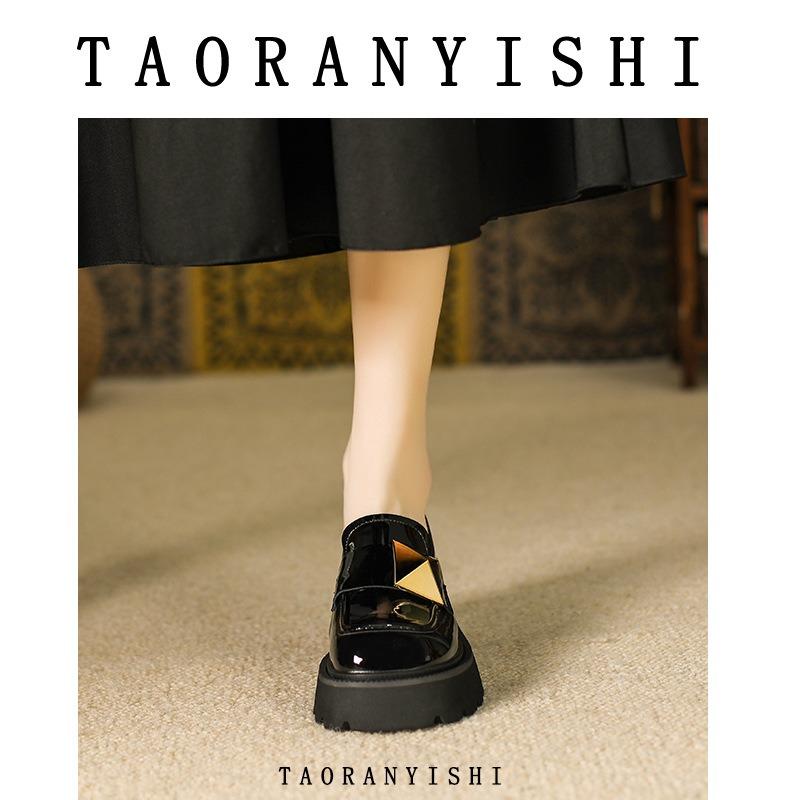 Black leather small leather shoes women's spring new muffin platform retro patent leather shoes