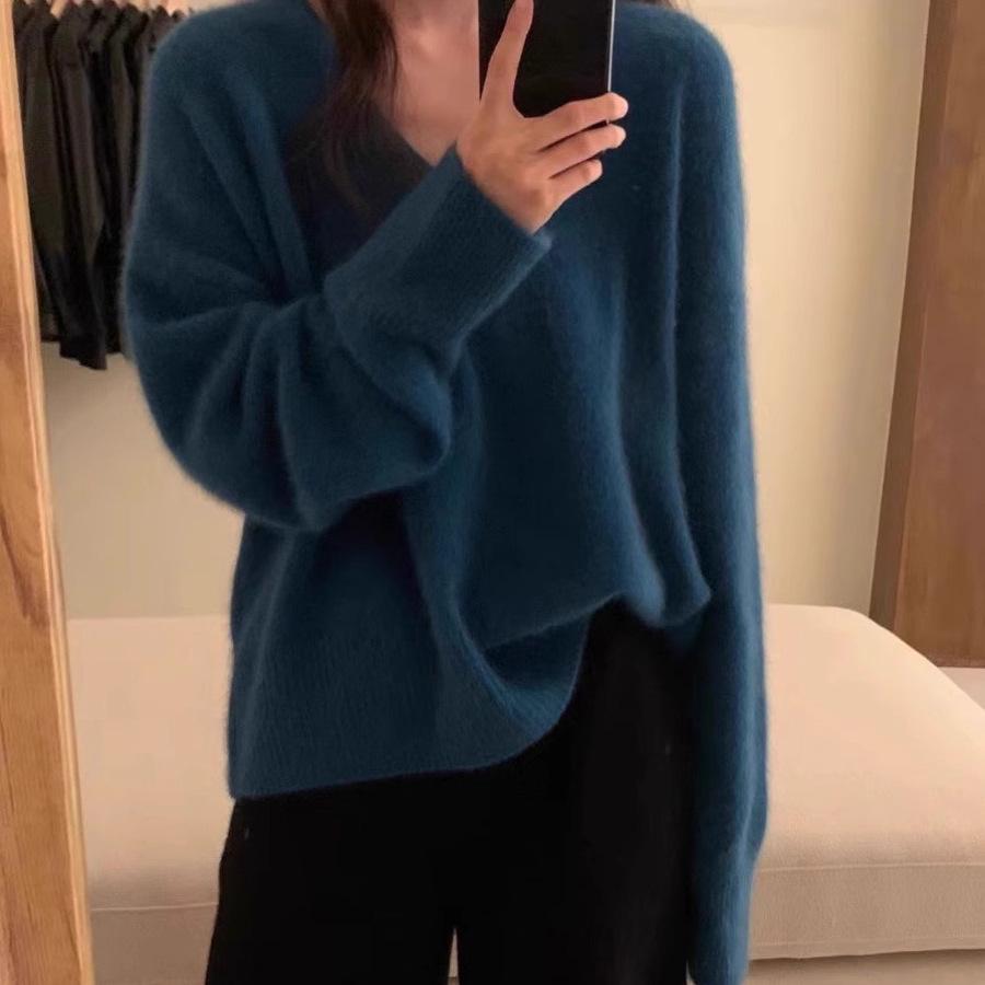 Women's Korean V-Neck Blue Knitted Sweater - Soft, Loose-Fit Autumn/Winter Pullover.