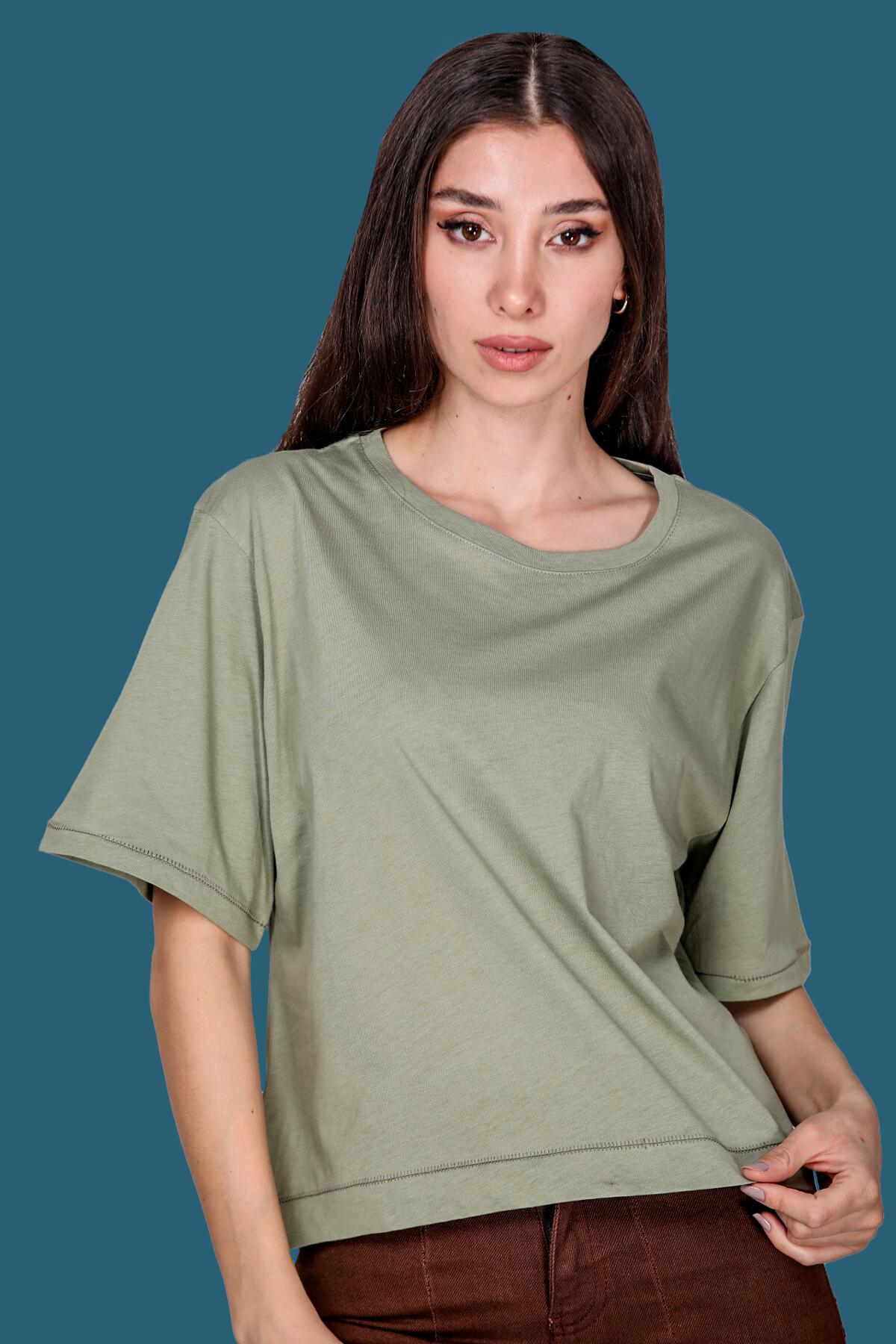 

Женская футболка с v-образным вырезом