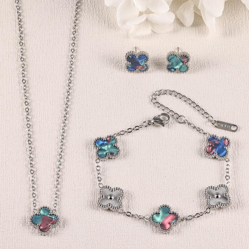 Four-leaf Clover Three-piece Set Bracelet Necklace and Earrings Colorfast Luxurious and Fashionable