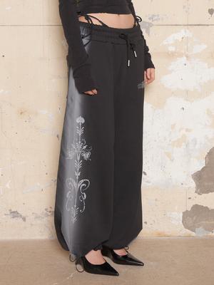 Hilda Smog Motif Wide String Sweatpants [Black]